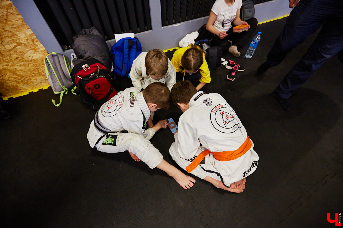 Второй турнир по грэпплингу и джиу-джитсу «EPOS TOURNAMENT» собрал немало участников со всей области. Были слезы на татами, сражения девочек с мальчиками, битва за деньги. Подробности в репортаже!