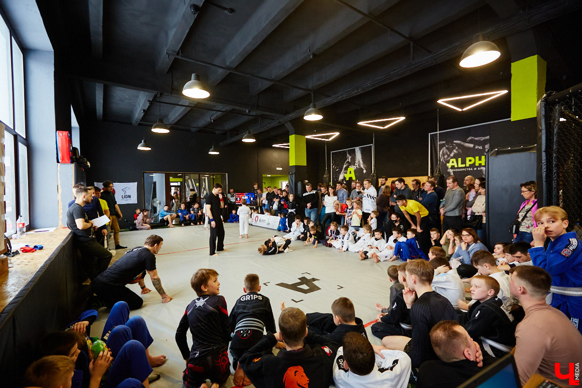 Второй турнир по грэпплингу и джиу-джитсу «EPOS TOURNAMENT» собрал немало участников со всей области. Были слезы на татами, сражения девочек с мальчиками, битва за деньги. Подробности в репортаже!