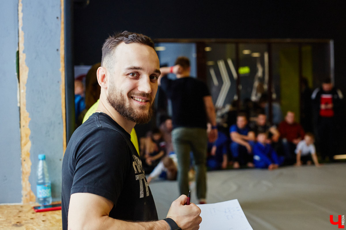 Второй турнир по грэпплингу и джиу-джитсу «EPOS TOURNAMENT» собрал немало участников со всей области. Были слезы на татами, сражения девочек с мальчиками, битва за деньги. Подробности в репортаже!