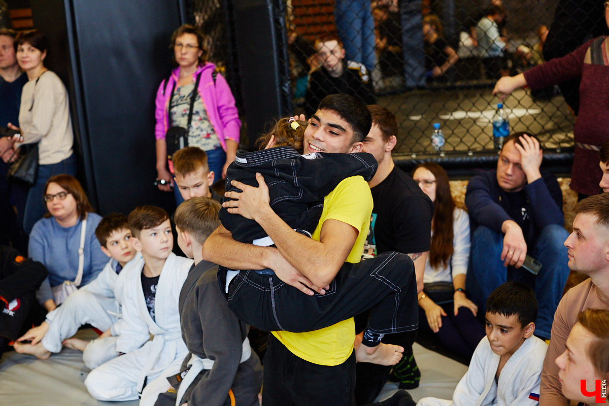 Второй турнир по грэпплингу и джиу-джитсу «EPOS TOURNAMENT» собрал немало участников со всей области. Были слезы на татами, сражения девочек с мальчиками, битва за деньги. Подробности в репортаже!