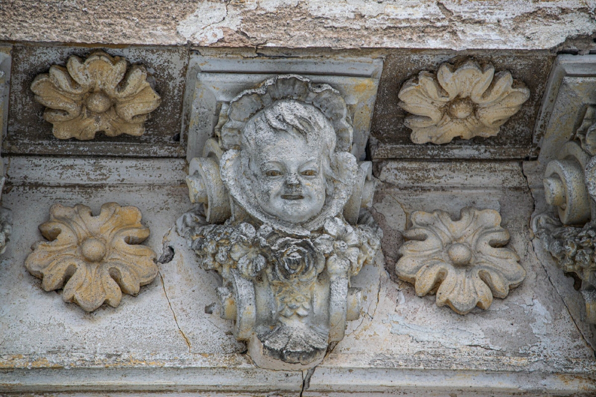 Грядут праздники, а значит, есть возможность устроить себе мини-путешествие. Один из вариантов — посмотреть необычные дома. А начать можно с нашей фотоподборки.