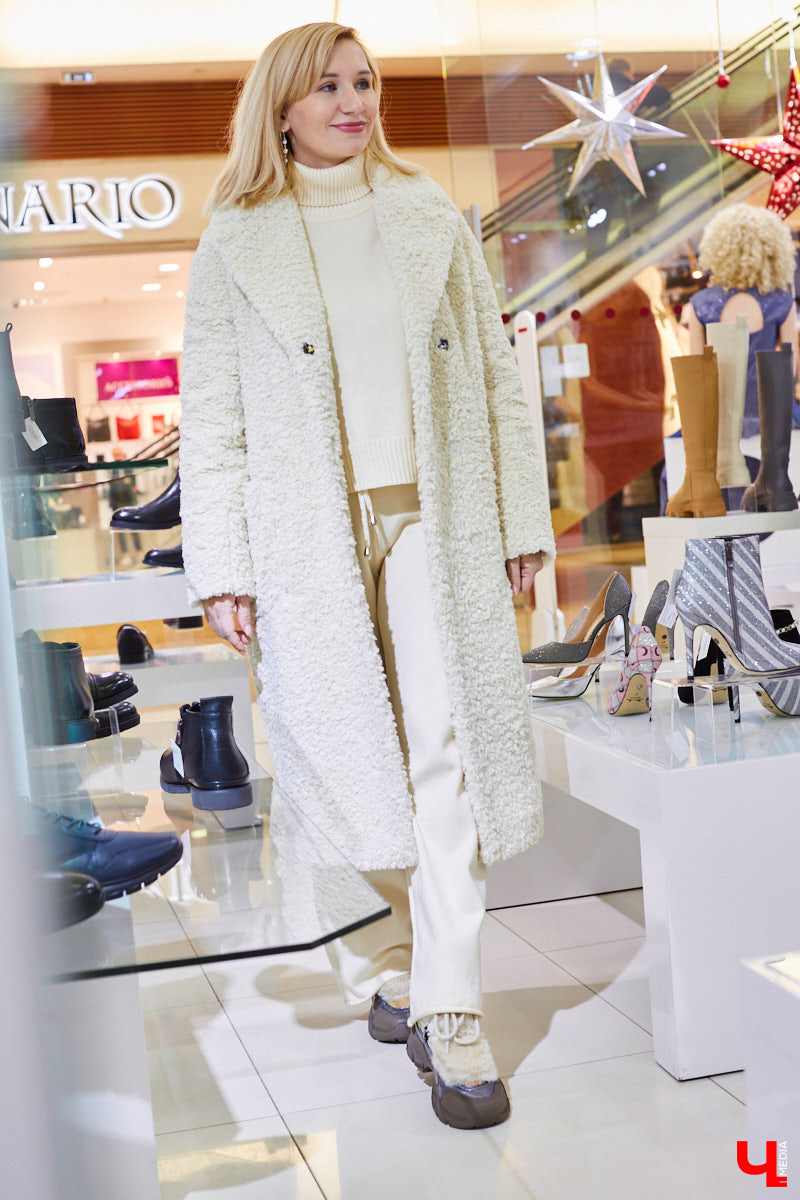 Необязательно выбирать между модным и комфортным, ведь все можно совместить! Журналист «Ключ-Медиа» отправилась на шопинг за теплой и одновременно актуальной зимней обувью. Не отходить далеко от трендов ей помогла стилист Елена Капп.