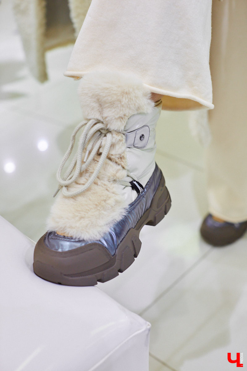 Необязательно выбирать между модным и комфортным, ведь все можно совместить! Журналист «Ключ-Медиа» отправилась на шопинг за теплой и одновременно актуальной зимней обувью. Не отходить далеко от трендов ей помогла стилист Елена Капп.