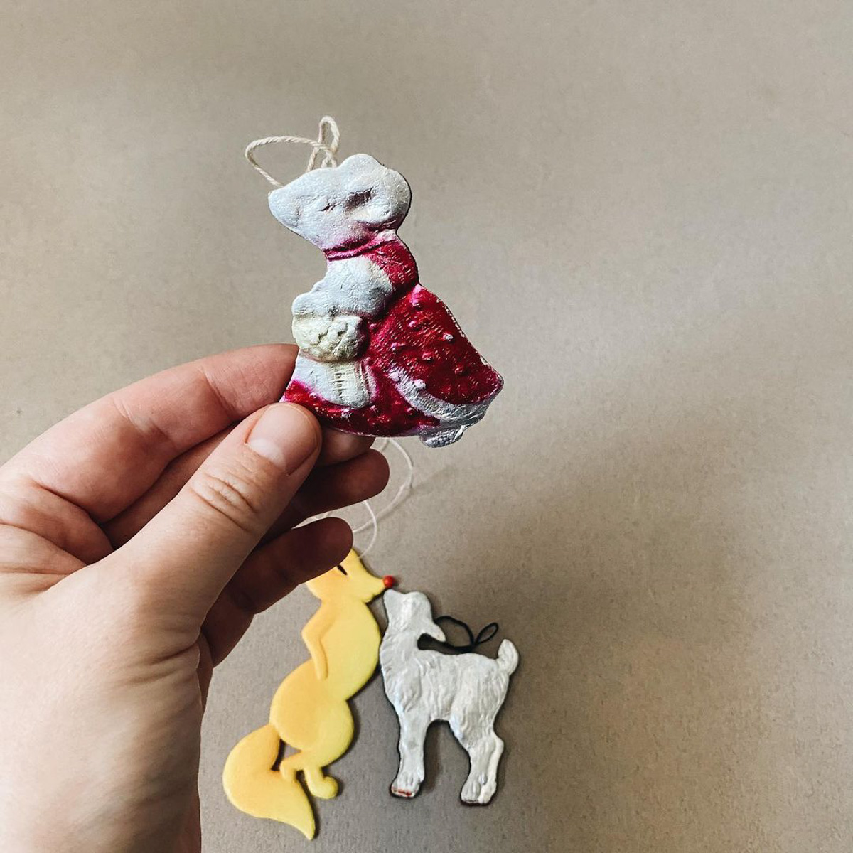 Спрос на советские елочные игрушки вырос в два раза. Интерес к ним усиливается год от года. Журналист Елена Пляскина начала собирать свою коллекцию игрушек времен СССР еще пять лет назад. О ней, ценах и секретах «охоты» на редкие экземпляры она рассказала в интервью «Ключ-Медиа».