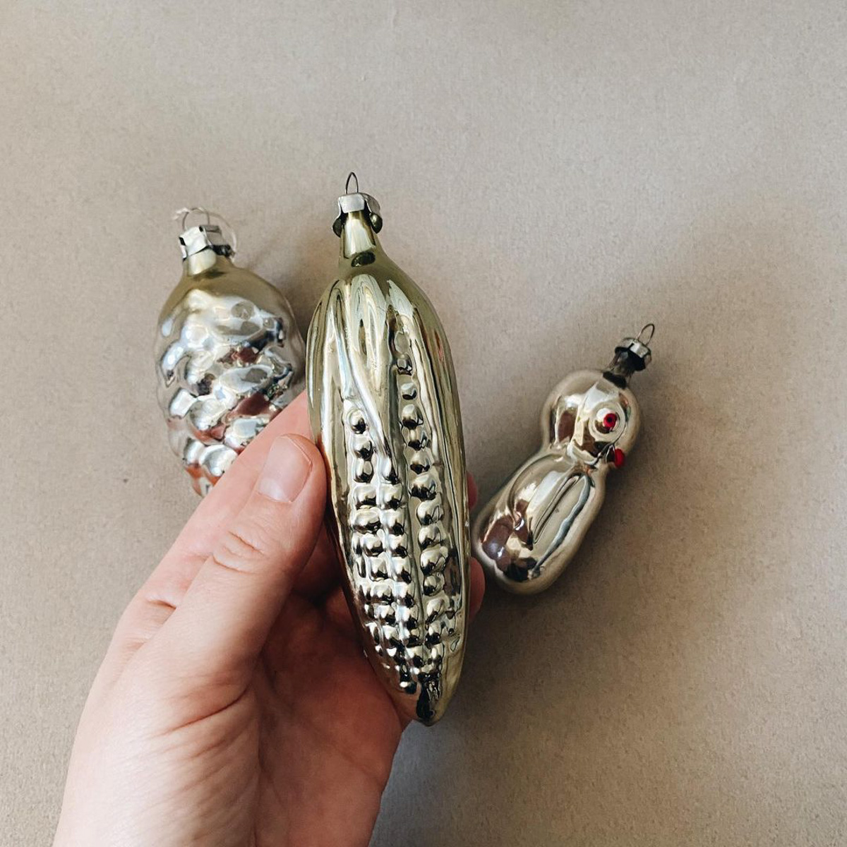 Спрос на советские елочные игрушки вырос в два раза. Интерес к ним усиливается год от года. Журналист Елена Пляскина начала собирать свою коллекцию игрушек времен СССР еще пять лет назад. О ней, ценах и секретах «охоты» на редкие экземпляры она рассказала в интервью «Ключ-Медиа».