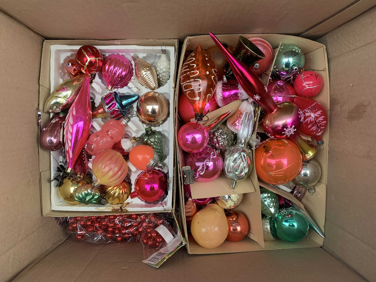 Спрос на советские елочные игрушки вырос в два раза. Интерес к ним усиливается год от года. Журналист Елена Пляскина начала собирать свою коллекцию игрушек времен СССР еще пять лет назад. О ней, ценах и секретах «охоты» на редкие экземпляры она рассказала в интервью «Ключ-Медиа».