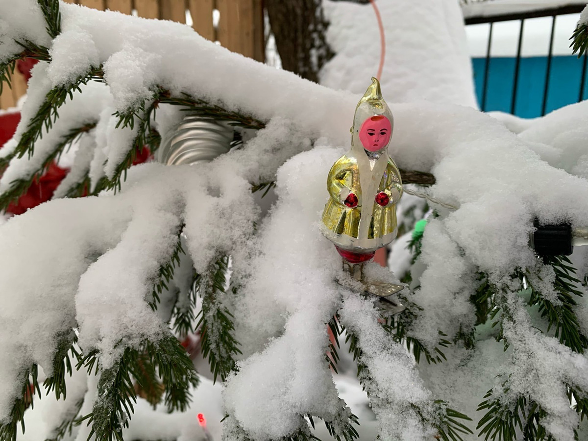 Спрос на советские елочные игрушки вырос в два раза. Интерес к ним усиливается год от года. Журналист Елена Пляскина начала собирать свою коллекцию игрушек времен СССР еще пять лет назад. О ней, ценах и секретах «охоты» на редкие экземпляры она рассказала в интервью «Ключ-Медиа».