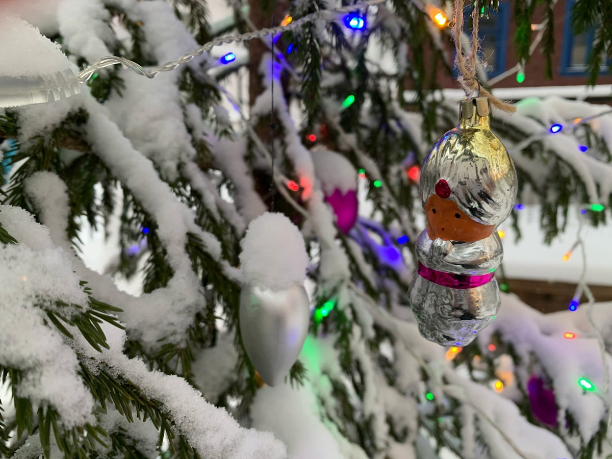 Спрос на советские елочные игрушки вырос в два раза. Интерес к ним усиливается год от года. Журналист Елена Пляскина начала собирать свою коллекцию игрушек времен СССР еще пять лет назад. О ней, ценах и секретах «охоты» на редкие экземпляры она рассказала в интервью «Ключ-Медиа».