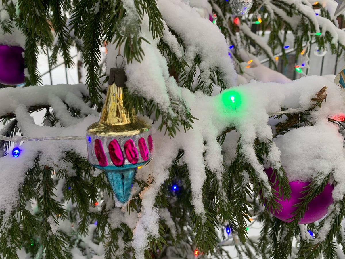 Спрос на советские елочные игрушки вырос в два раза. Интерес к ним усиливается год от года. Журналист Елена Пляскина начала собирать свою коллекцию игрушек времен СССР еще пять лет назад. О ней, ценах и секретах «охоты» на редкие экземпляры она рассказала в интервью «Ключ-Медиа».