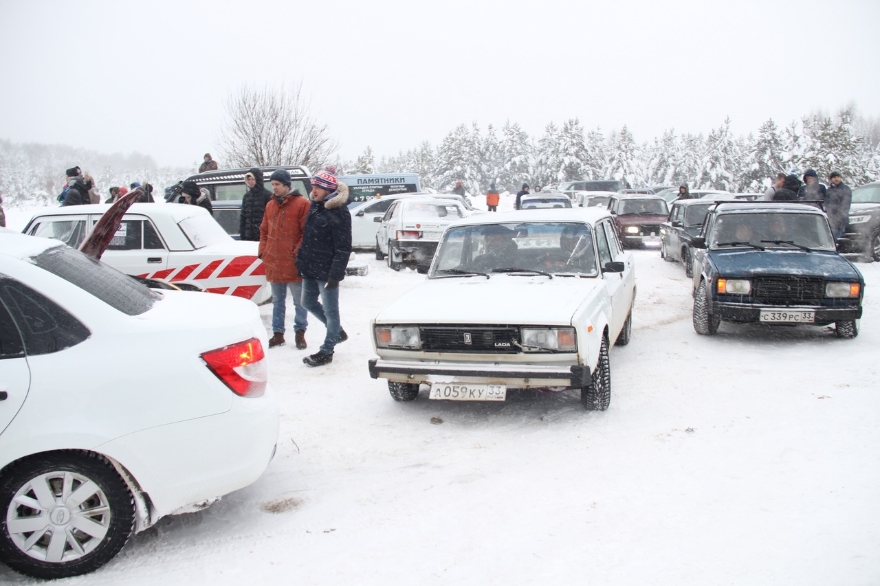 В последние декабрьские выходные в Судогодском районе, рядом с деревней Новокарповка, прошел первый этап чемпионата Владимирской области по ралли-спринт дуэльная гонка «Другая скорость».