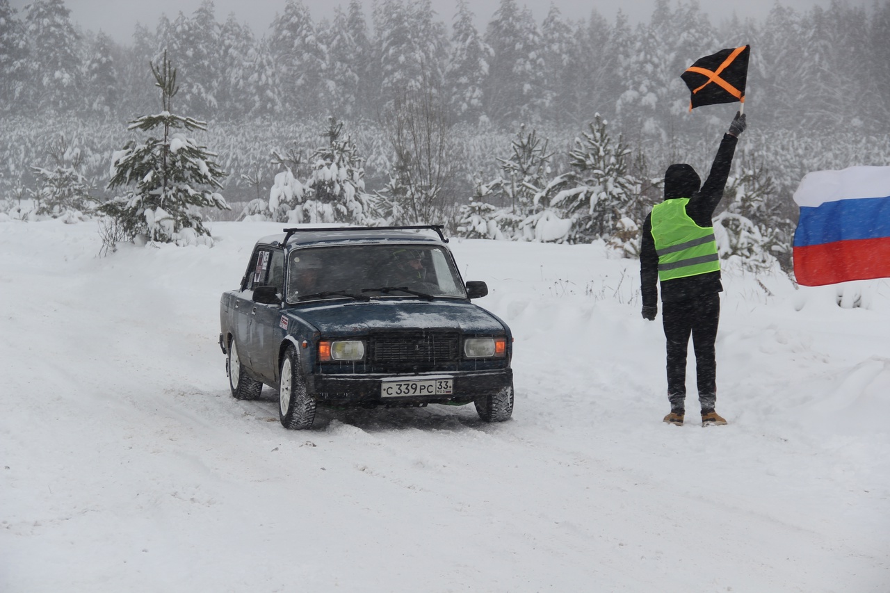 В последние декабрьские выходные в Судогодском районе, рядом с деревней Новокарповка, прошел первый этап чемпионата Владимирской области по ралли-спринт дуэльная гонка «Другая скорость».