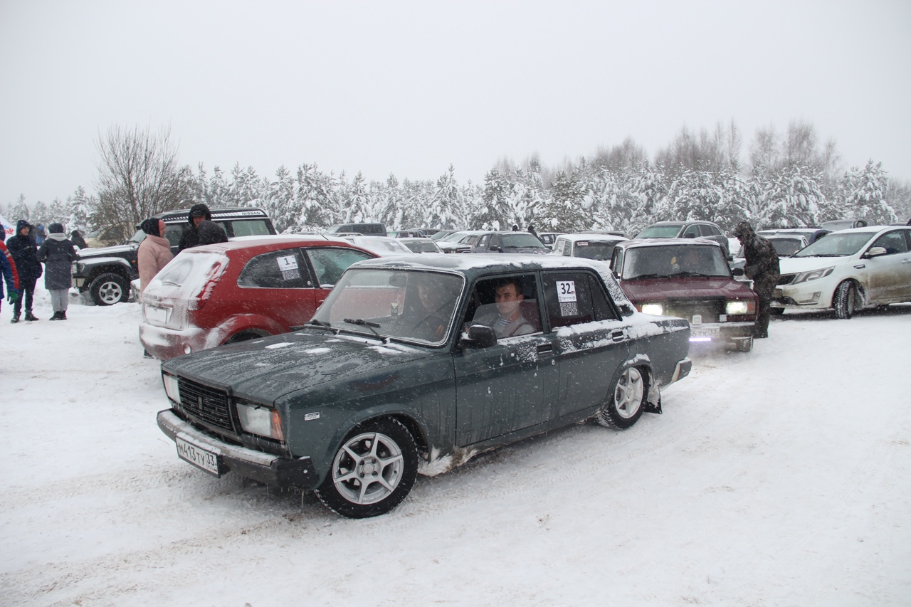 В последние декабрьские выходные в Судогодском районе, рядом с деревней Новокарповка, прошел первый этап чемпионата Владимирской области по ралли-спринт дуэльная гонка «Другая скорость».