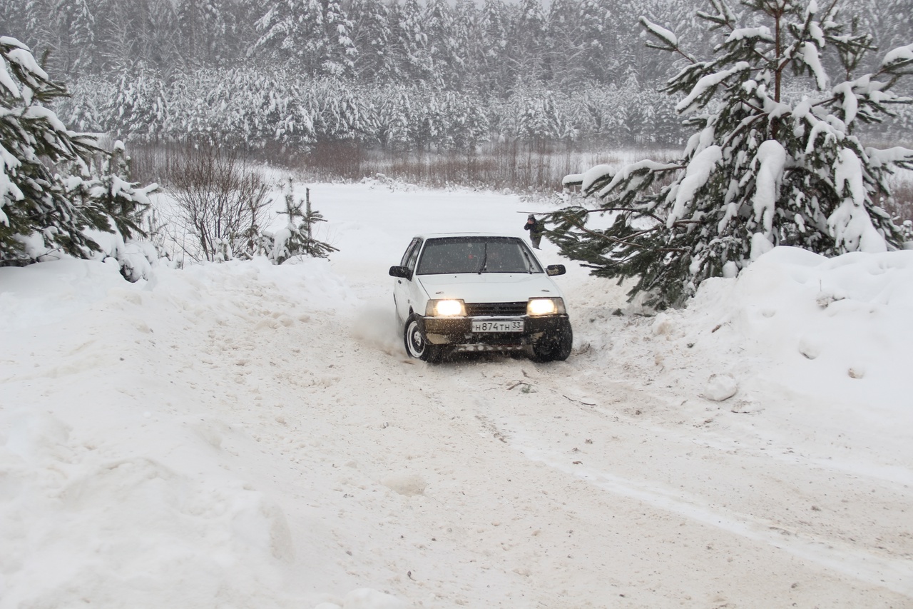 В последние декабрьские выходные в Судогодском районе, рядом с деревней Новокарповка, прошел первый этап чемпионата Владимирской области по ралли-спринт дуэльная гонка «Другая скорость».