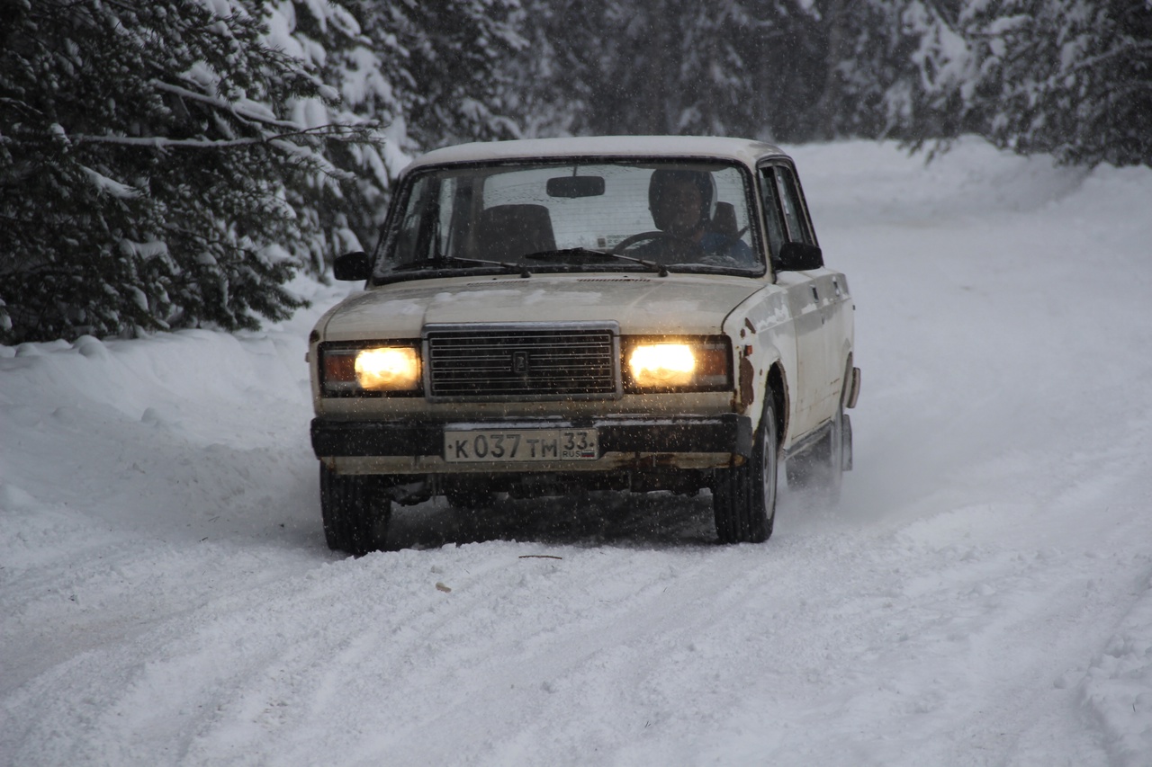 В последние декабрьские выходные в Судогодском районе, рядом с деревней Новокарповка, прошел первый этап чемпионата Владимирской области по ралли-спринт дуэльная гонка «Другая скорость».
