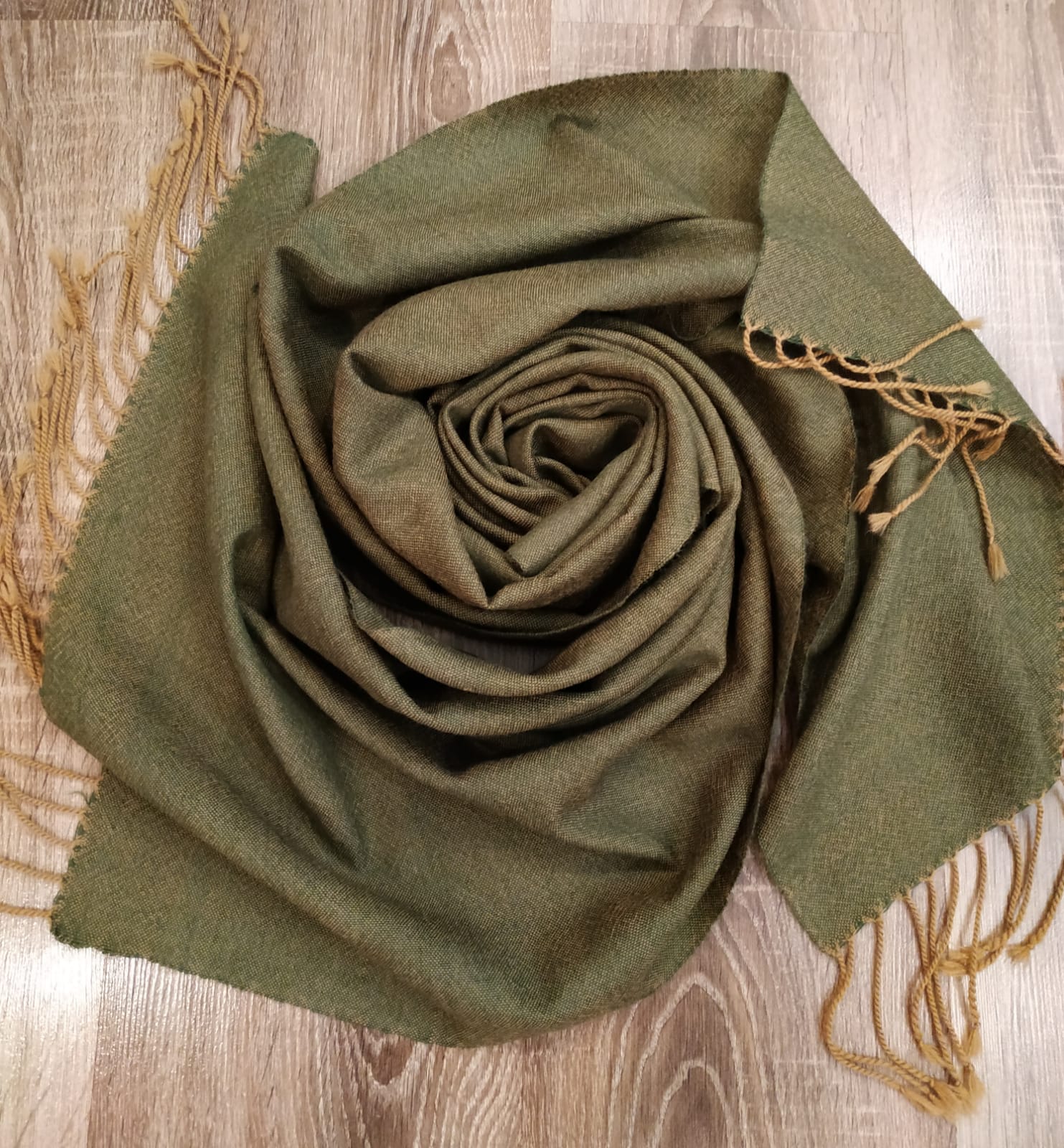 Тканые половики, рушники, скатерти - это что-то из детства. Когда в гостях у бабушек в деревне мы могли видеть творения мастериц или даже процесс их создания. Но ткачество живо, актуально и сегодня. Не верите? А вот мастерица Наталья Истратова считает иначе.