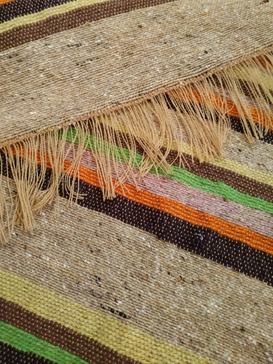 Тканые половики, рушники, скатерти - это что-то из детства. Когда в гостях у бабушек в деревне мы могли видеть творения мастериц или даже процесс их создания. Но ткачество живо, актуально и сегодня. Не верите? А вот мастерица Наталья Истратова считает иначе.