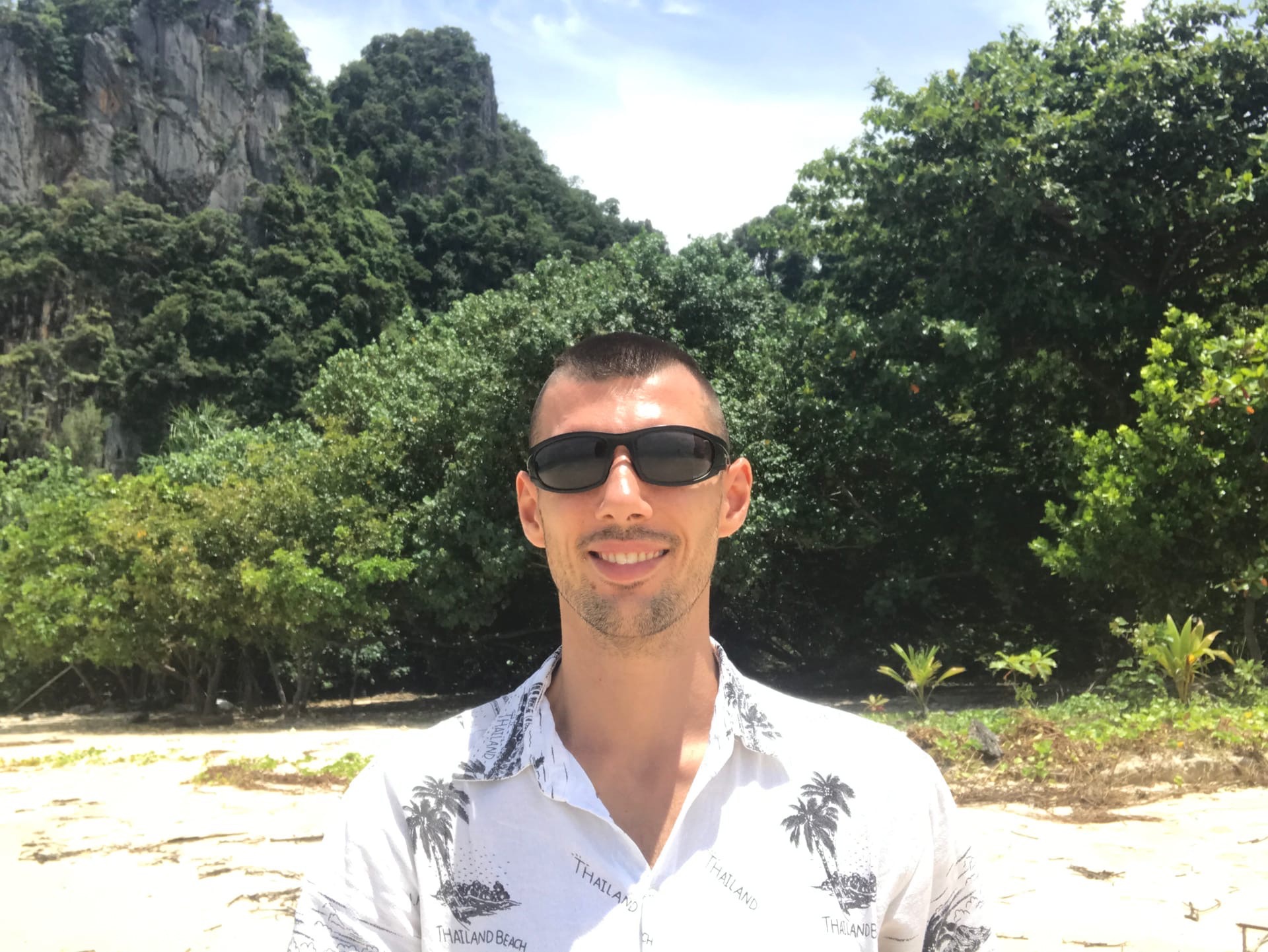 «Ключ-Медиа» не раз рассказывал вам о Владиславе Демьянове. Он не только победитель многочисленных турниров и кубков, но и автор книги «Забег длиною в жизнь». Вот только эта сама жизнь у спортсмена уже давно кипит в Таиланде. И каково оно? Это мы и решили выяснить у нашего сегодняшнего героя.