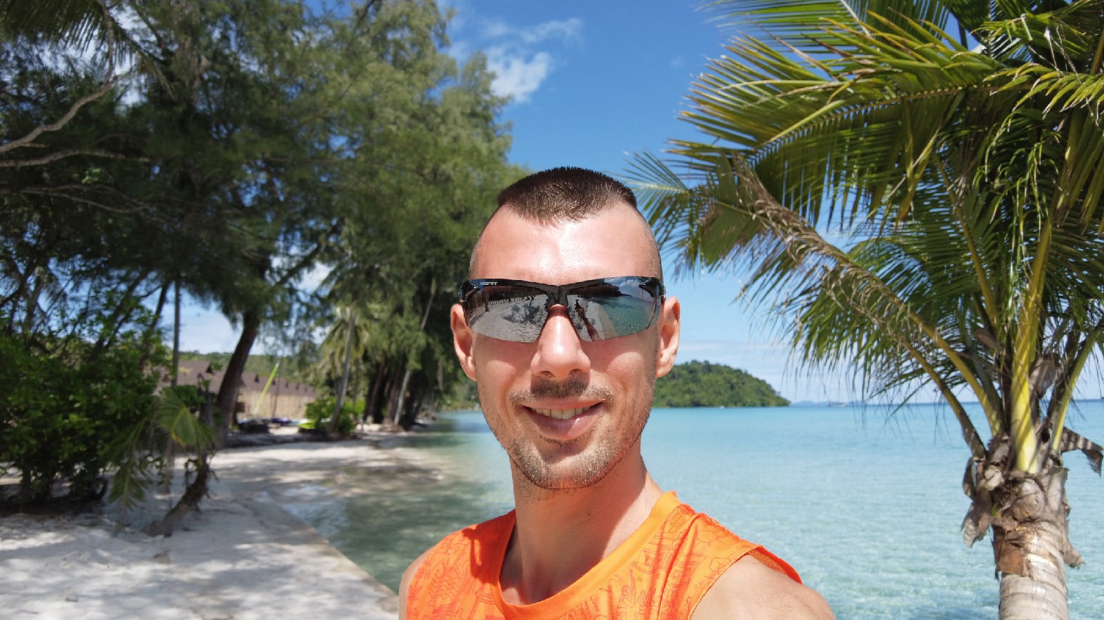 «Ключ-Медиа» не раз рассказывал вам о Владиславе Демьянове. Он не только победитель многочисленных турниров и кубков, но и автор книги «Забег длиною в жизнь». Вот только эта сама жизнь у спортсмена уже давно кипит в Таиланде. И каково оно? Это мы и решили выяснить у нашего сегодняшнего героя.