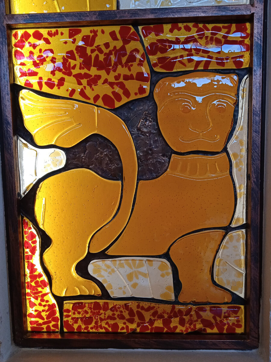 За первые дни нового года видео блогера из Владимира собрало более 50 тысяч просмотров в соцсетях, тысячи лайков и комментариев. Первый выпуск своего блога «Из точки в точку» Дарья Ермолина посвятила истории крупнейшего туристического объекта времен СССР и съемкам фильма «Чародеи», которые проходили на его территории.