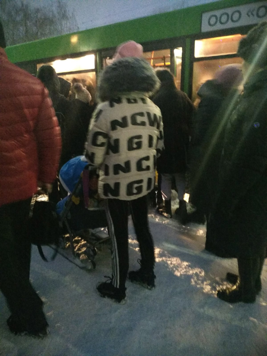 Из-за непогоды Владимир встал в пробках. Перебои наблюдаются и с движением общественного транспорта. Как люди добираются на работу?