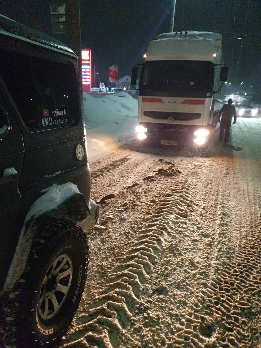 Из-за непогоды Владимир встал в пробках. Перебои наблюдаются и с движением общественного транспорта. Как люди добираются на работу?