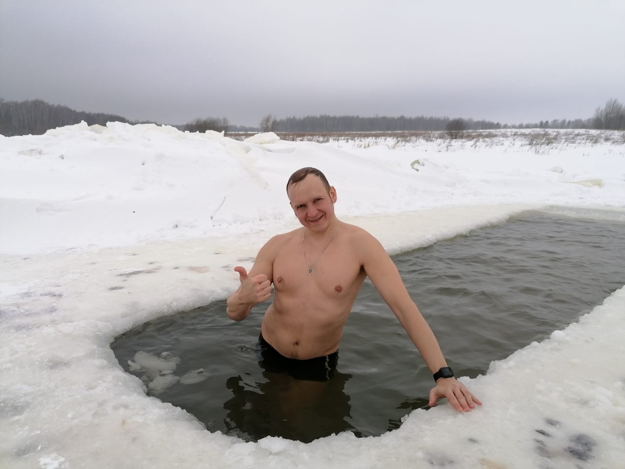 Близится ночь купания, областные локации уже готовы вместить почти 7000 желающих. Где они расположены, а также о чем следует помнить, погружаясь в холодную воду, расскажут владимирские моржи — те, для кого крещенское омовение отнюдь не экстремальный досуг.