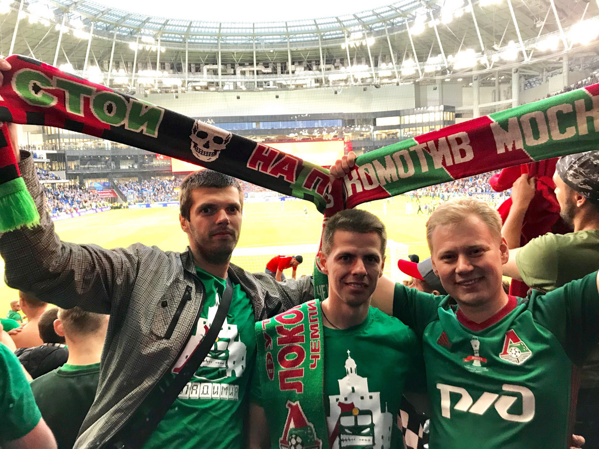 Владимирский фанат «Локомотива» не пропускает практически ни одной игры любимой команды. «Ключ-Медиа» узнал, как ему удается совмещать работу и выезды, в том числе за рубеж. И что нужно делать, чтобы выбранный клуб побеждал.