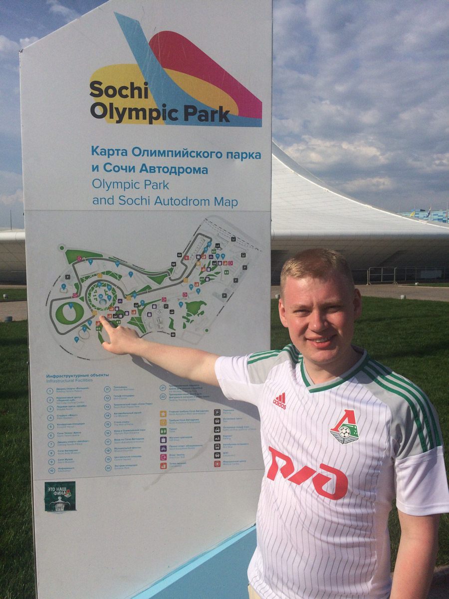 Владимирский фанат «Локомотива» не пропускает практически ни одной игры любимой команды. «Ключ-Медиа» узнал, как ему удается совмещать работу и выезды, в том числе за рубеж. И что нужно делать, чтобы выбранный клуб побеждал.