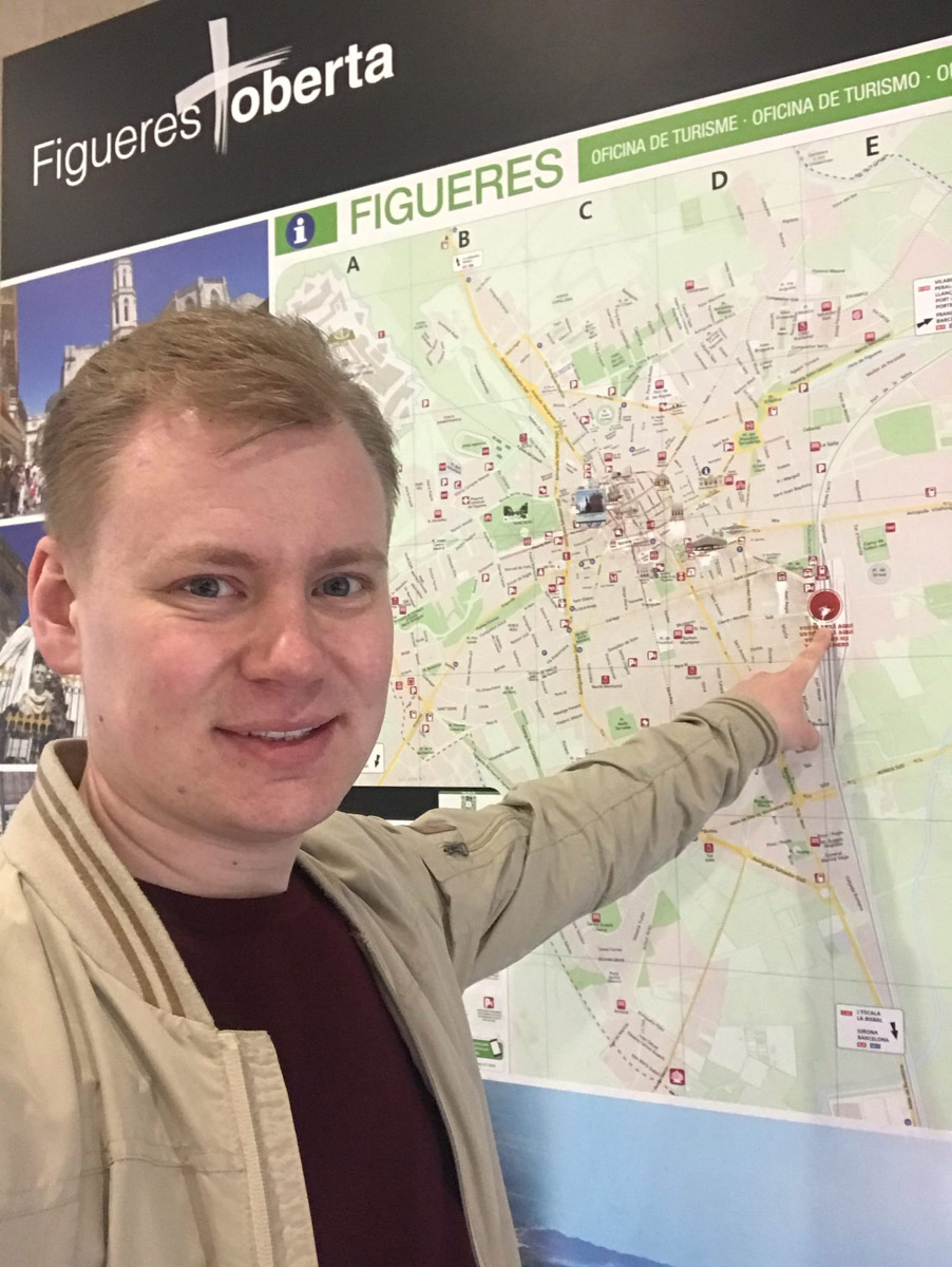 Владимирский фанат «Локомотива» не пропускает практически ни одной игры любимой команды. «Ключ-Медиа» узнал, как ему удается совмещать работу и выезды, в том числе за рубеж. И что нужно делать, чтобы выбранный клуб побеждал.