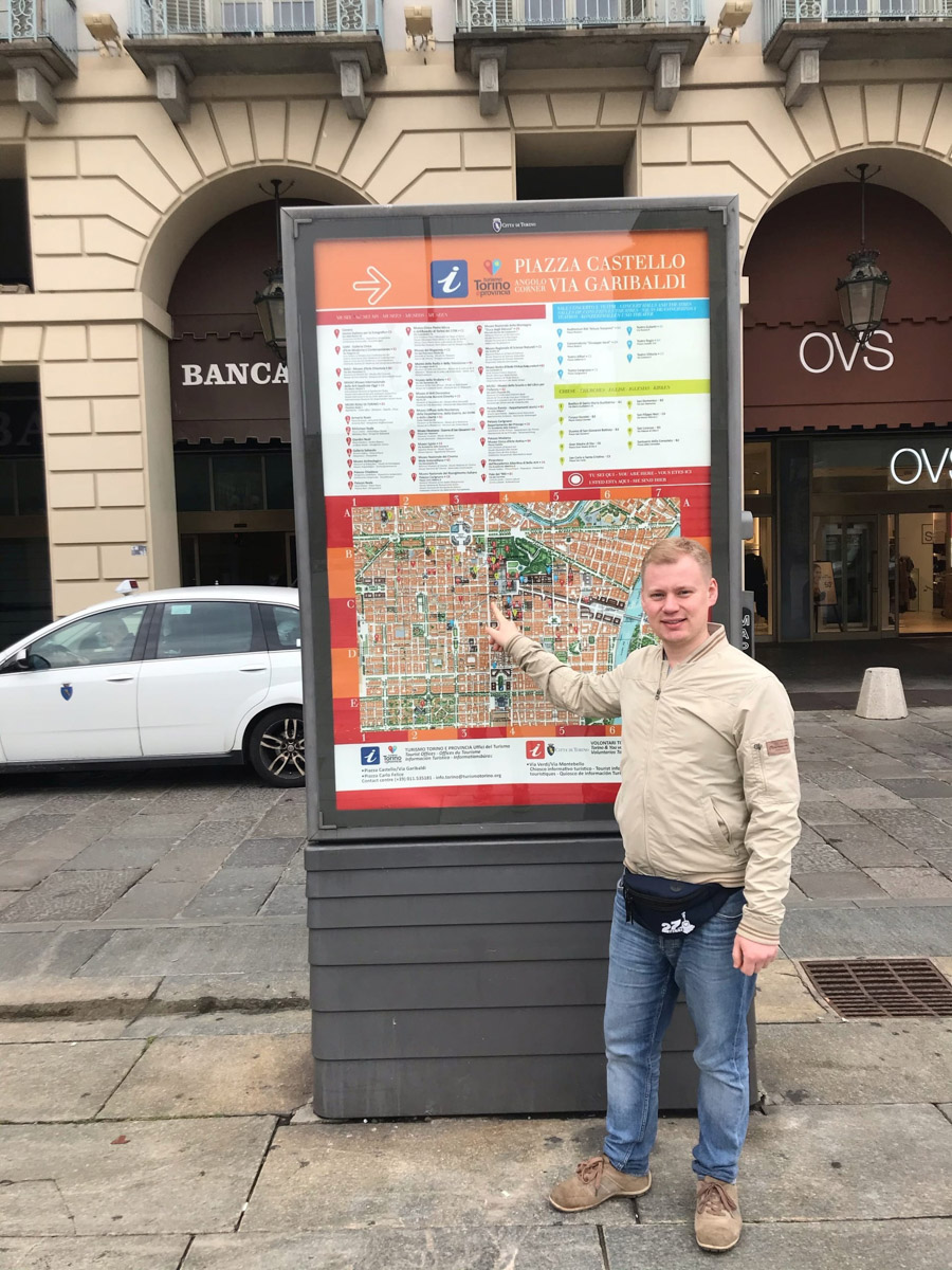 Владимирский фанат «Локомотива» не пропускает практически ни одной игры любимой команды. «Ключ-Медиа» узнал, как ему удается совмещать работу и выезды, в том числе за рубеж. И что нужно делать, чтобы выбранный клуб побеждал.