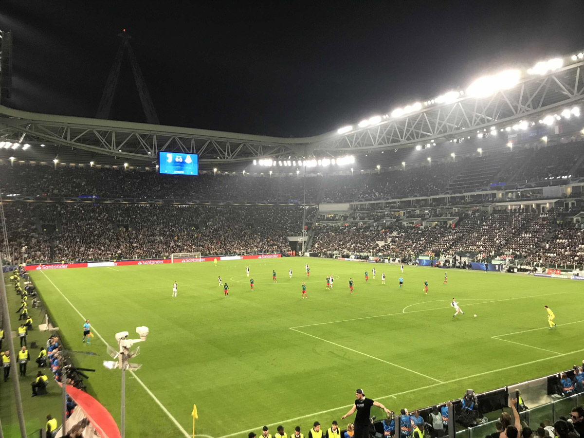 Владимирский фанат «Локомотива» не пропускает практически ни одной игры любимой команды. «Ключ-Медиа» узнал, как ему удается совмещать работу и выезды, в том числе за рубеж. И что нужно делать, чтобы выбранный клуб побеждал.