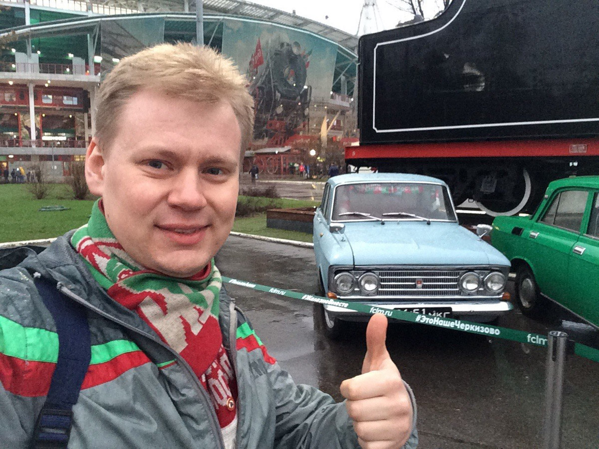 Владимирский фанат «Локомотива» не пропускает практически ни одной игры любимой команды. «Ключ-Медиа» узнал, как ему удается совмещать работу и выезды, в том числе за рубеж. И что нужно делать, чтобы выбранный клуб побеждал.