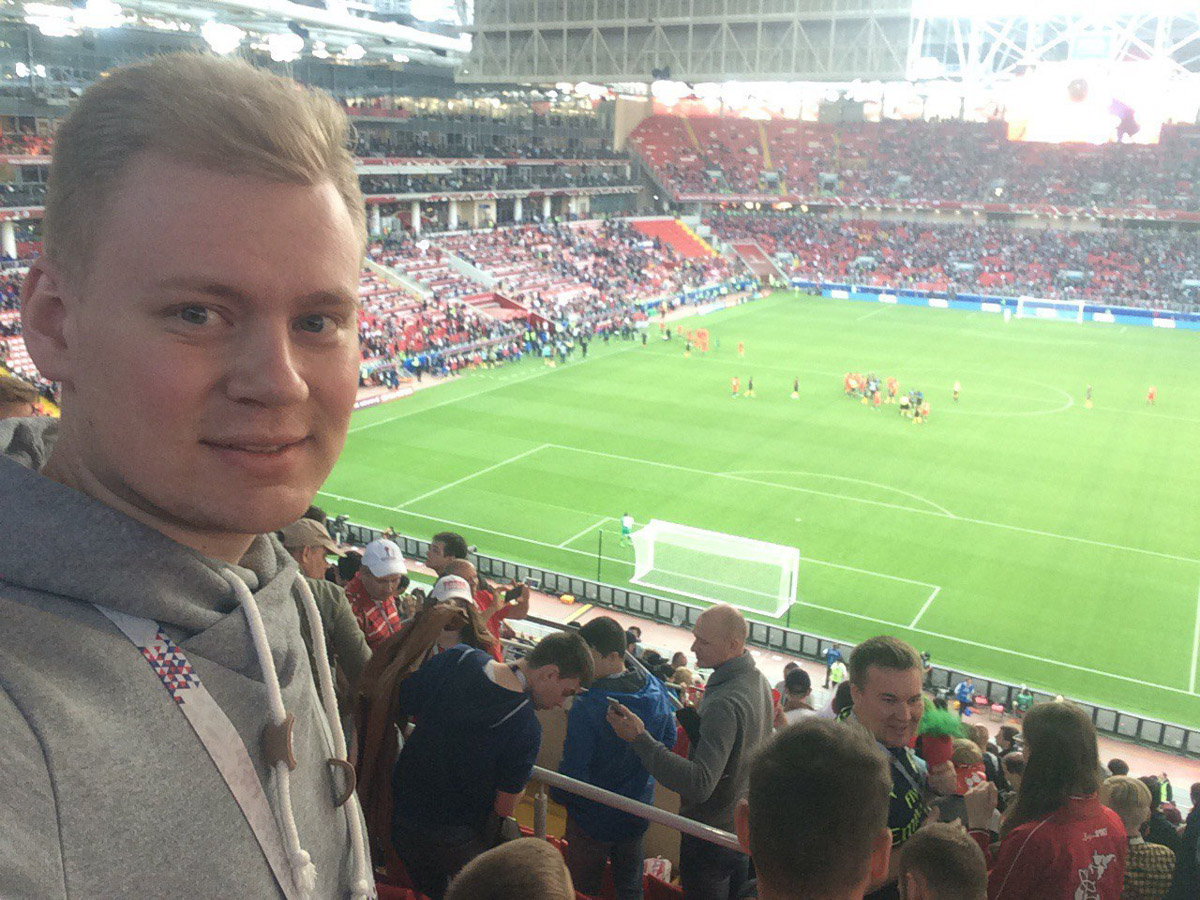 Владимирский фанат «Локомотива» не пропускает практически ни одной игры любимой команды. «Ключ-Медиа» узнал, как ему удается совмещать работу и выезды, в том числе за рубеж. И что нужно делать, чтобы выбранный клуб побеждал.