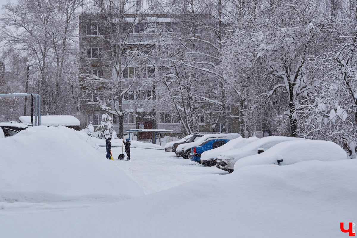 Борьба со снегом в центре внимания уже не первую неделю. Что готовы предложить чиновники, чтобы совсем не закопаться? Обо всем этом в дорожном обзоре «Ключ-Медиа».