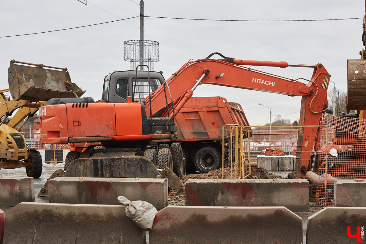 Борьба со снегом в центре внимания уже не первую неделю. Что готовы предложить чиновники, чтобы совсем не закопаться? Обо всем этом в дорожном обзоре «Ключ-Медиа».