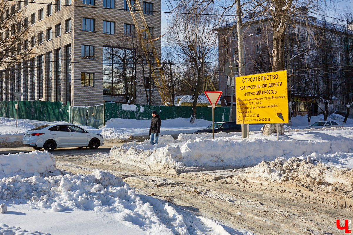 Борьба со снегом в центре внимания уже не первую неделю. Что готовы предложить чиновники, чтобы совсем не закопаться? Обо всем этом в дорожном обзоре «Ключ-Медиа».