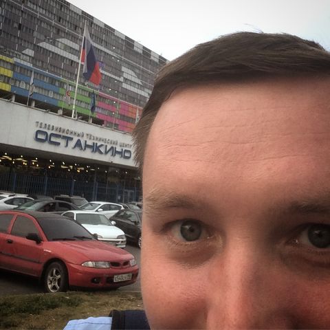 Чтобы работать на федеральном канале, журналисту из Владимира пришлось сбрить бороду и усы. В таком виде его не узнала даже жена. Кстати, она тоже журналист. О телевизионной семье, которая не боится менять города и каналы, мы сегодня и расскажем.