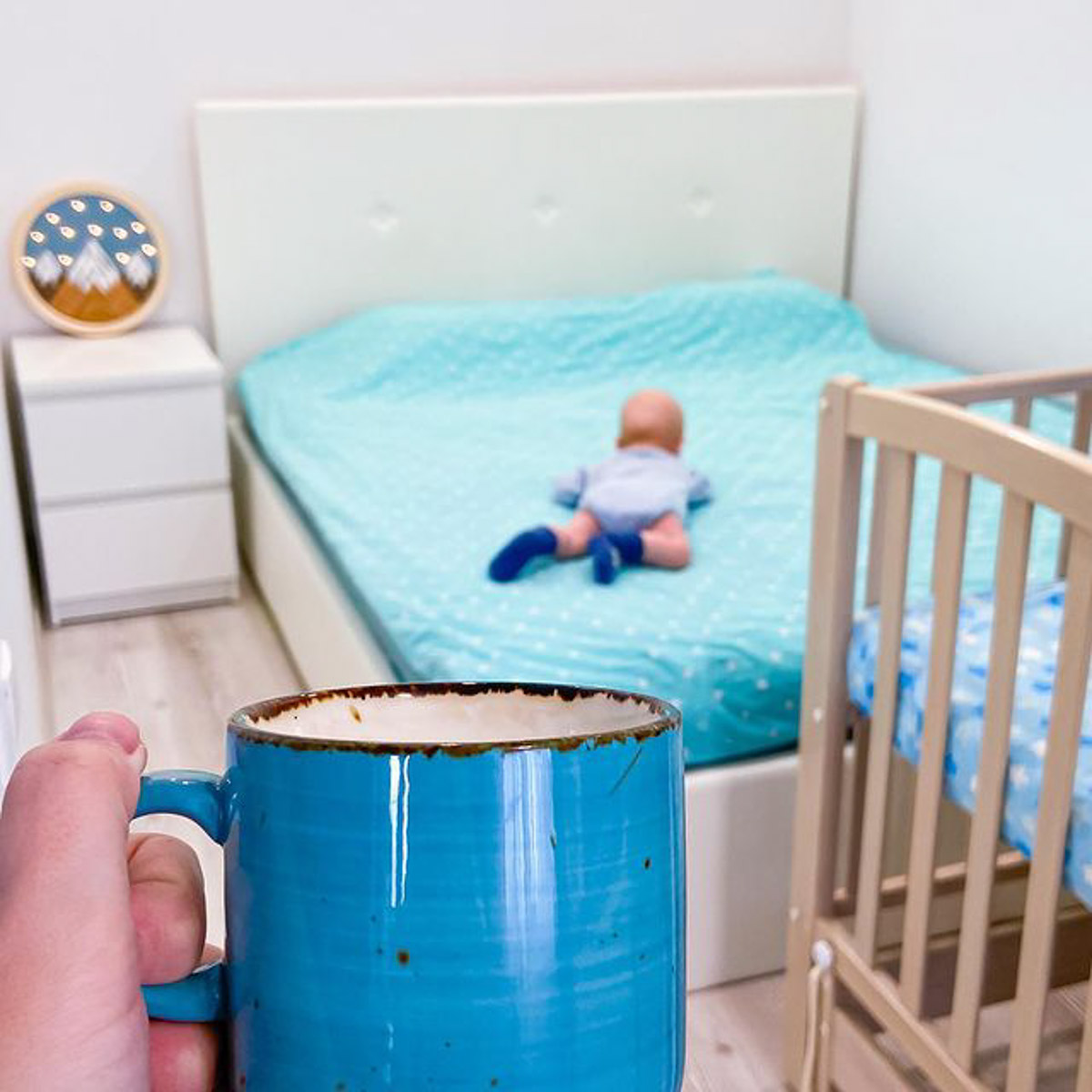 Чтобы работать на федеральном канале, журналисту из Владимира пришлось сбрить бороду и усы. В таком виде его не узнала даже жена. Кстати, она тоже журналист. О телевизионной семье, которая не боится менять города и каналы, мы сегодня и расскажем.