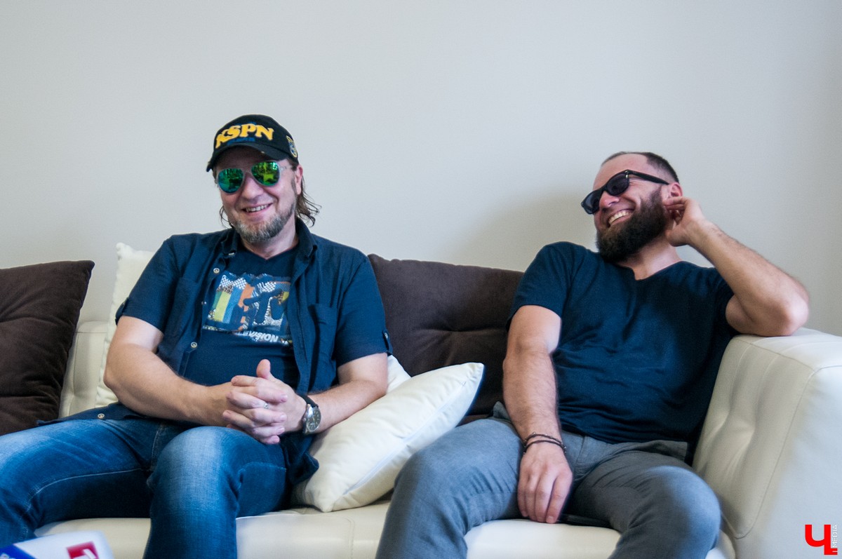 «Жрать и не толстеть». Пардон, кушать и не поправляться. Чтобы мне съесть такое, чтобы сразу похудеть? Об этом зачастую задумываются практически все гурманы, даже музыканты группы «Рекорд Оркестр».