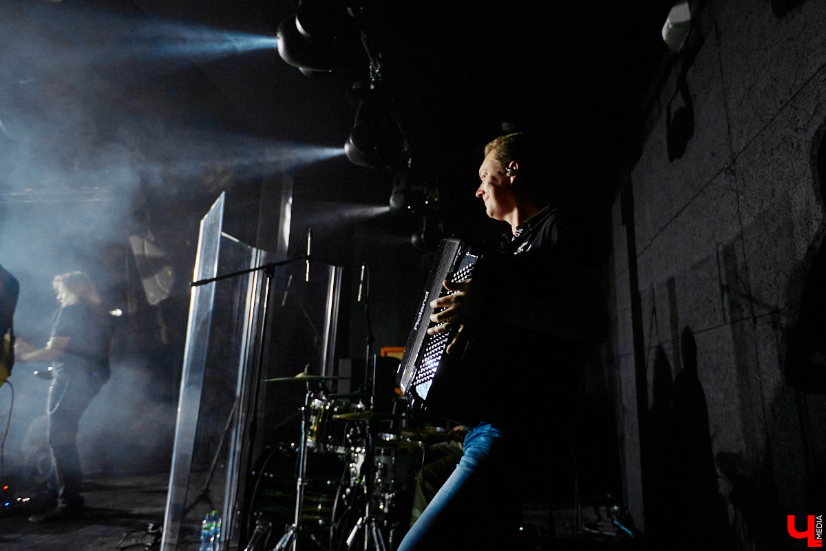 «Жрать и не толстеть». Пардон, кушать и не поправляться. Чтобы мне съесть такое, чтобы сразу похудеть? Об этом зачастую задумываются практически все гурманы, даже музыканты группы «Рекорд Оркестр».