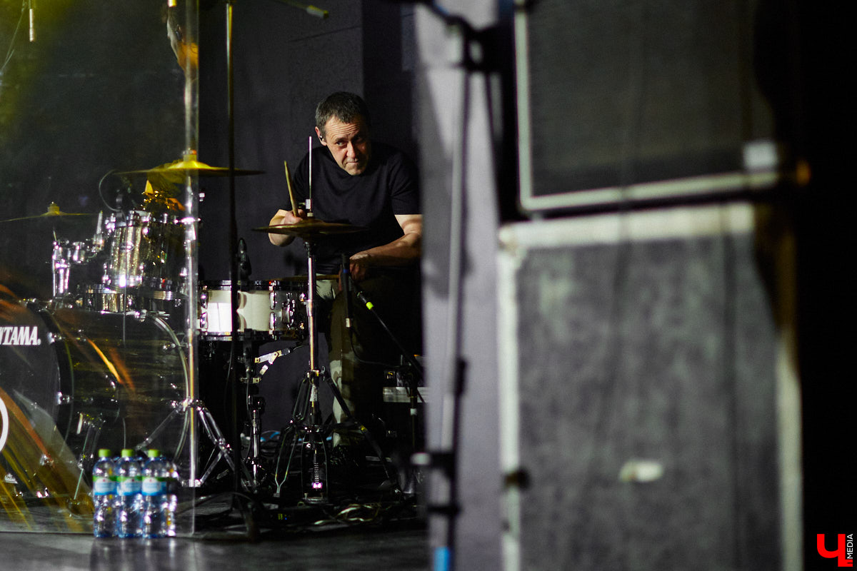 «Жрать и не толстеть». Пардон, кушать и не поправляться. Чтобы мне съесть такое, чтобы сразу похудеть? Об этом зачастую задумываются практически все гурманы, даже музыканты группы «Рекорд Оркестр».