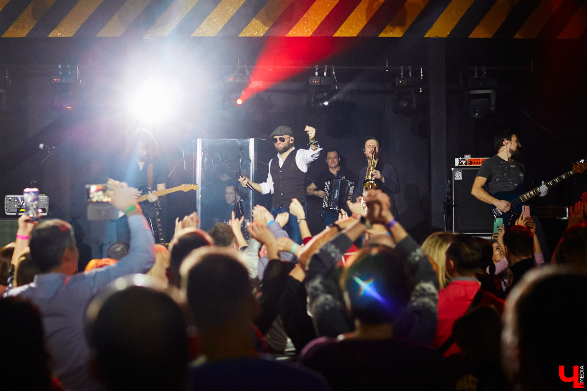 «Жрать и не толстеть». Пардон, кушать и не поправляться. Чтобы мне съесть такое, чтобы сразу похудеть? Об этом зачастую задумываются практически все гурманы, даже музыканты группы «Рекорд Оркестр».