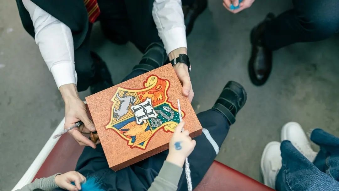 Настоящие фанаты Поттерианы, ликуйте! Сова с письмом из школы чародейства сбилась с маршрута и затерялась меж серых многоэтажек спальных районов. Однажды она доберется до Владимира с зажатым в клюве письмом. Например, в феврале, когда до Коврова можно будет добраться на «Хогвартс-экспрессе». Это не шутка.