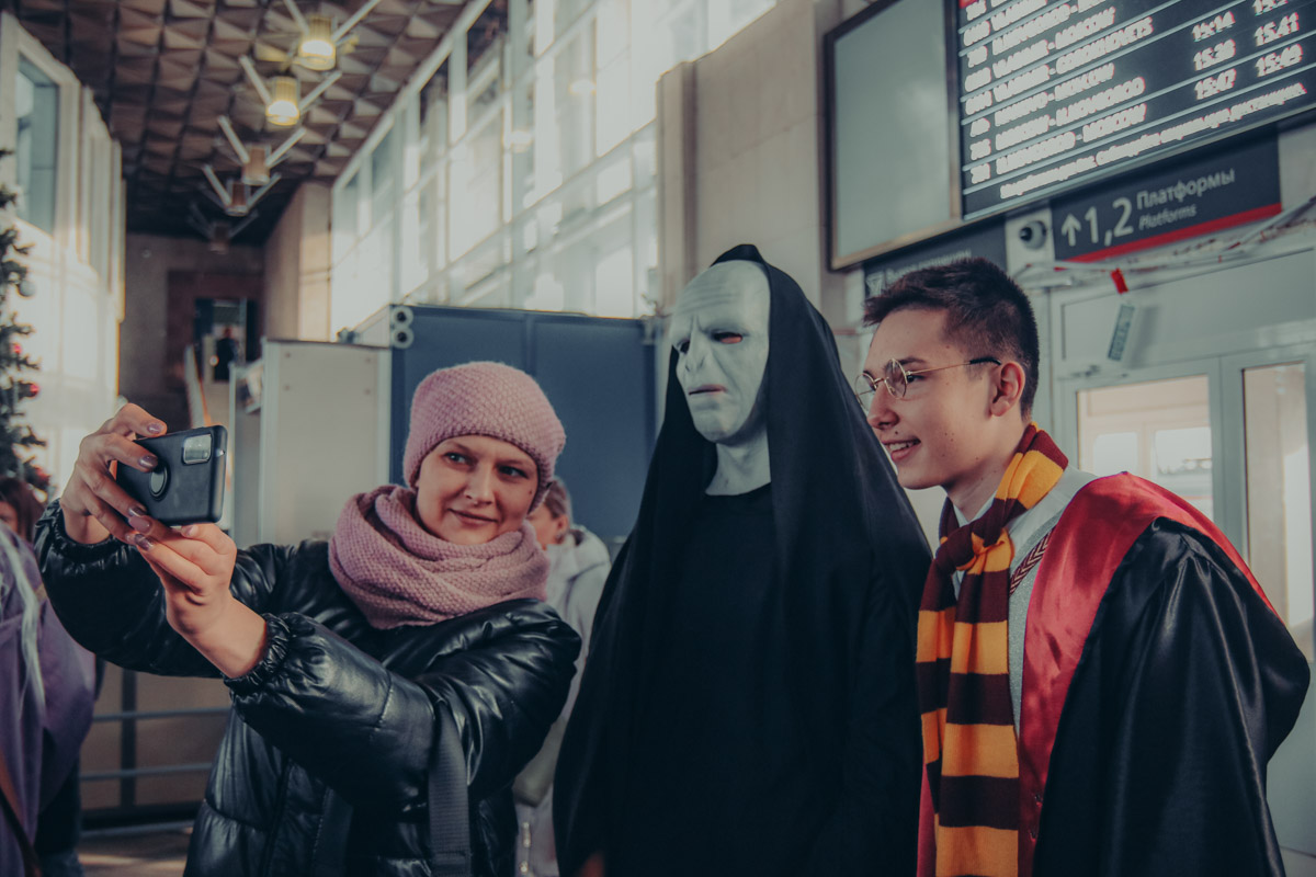 Настоящие фанаты Поттерианы, ликуйте! Сова с письмом из школы чародейства сбилась с маршрута и затерялась меж серых многоэтажек спальных районов. Однажды она доберется до Владимира с зажатым в клюве письмом. Например, в феврале, когда до Коврова можно будет добраться на «Хогвартс-экспрессе». Это не шутка.