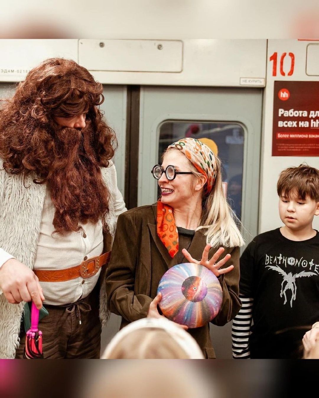 Настоящие фанаты Поттерианы, ликуйте! Сова с письмом из школы чародейства сбилась с маршрута и затерялась меж серых многоэтажек спальных районов. Однажды она доберется до Владимира с зажатым в клюве письмом. Например, в феврале, когда до Коврова можно будет добраться на «Хогвартс-экспрессе». Это не шутка.