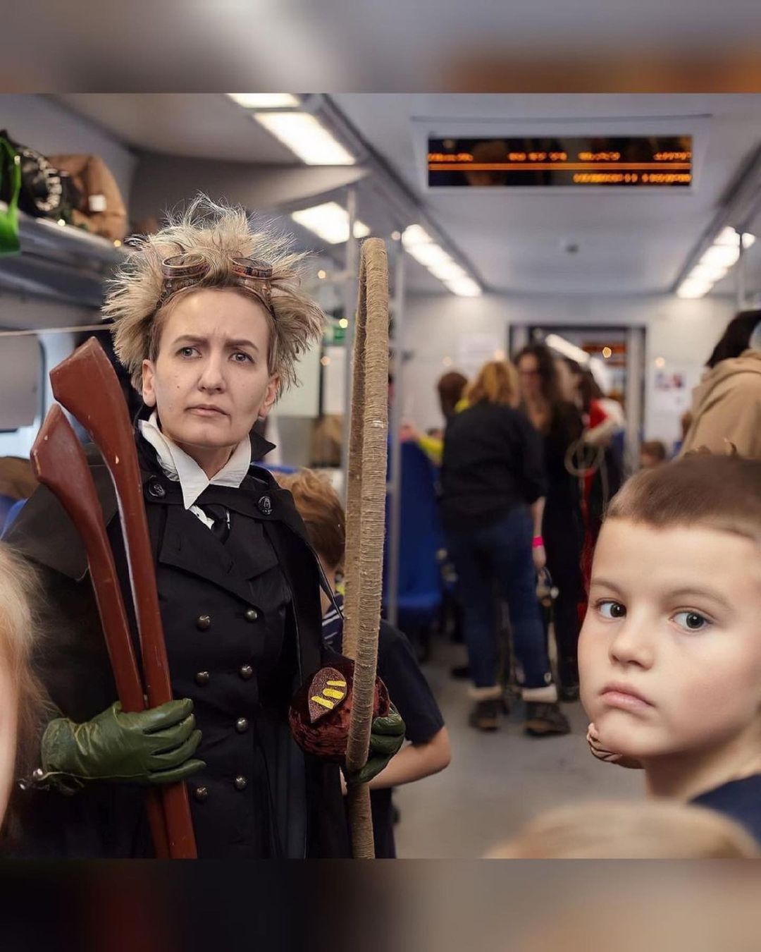 Настоящие фанаты Поттерианы, ликуйте! Сова с письмом из школы чародейства сбилась с маршрута и затерялась меж серых многоэтажек спальных районов. Однажды она доберется до Владимира с зажатым в клюве письмом. Например, в феврале, когда до Коврова можно будет добраться на «Хогвартс-экспрессе». Это не шутка.