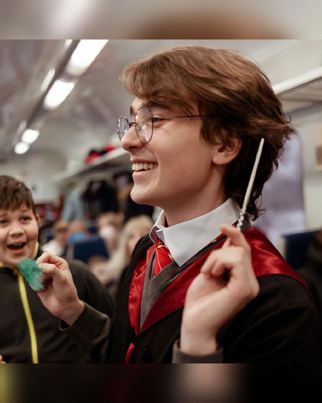 Настоящие фанаты Поттерианы, ликуйте! Сова с письмом из школы чародейства сбилась с маршрута и затерялась меж серых многоэтажек спальных районов. Однажды она доберется до Владимира с зажатым в клюве письмом. Например, в феврале, когда до Коврова можно будет добраться на «Хогвартс-экспрессе». Это не шутка.