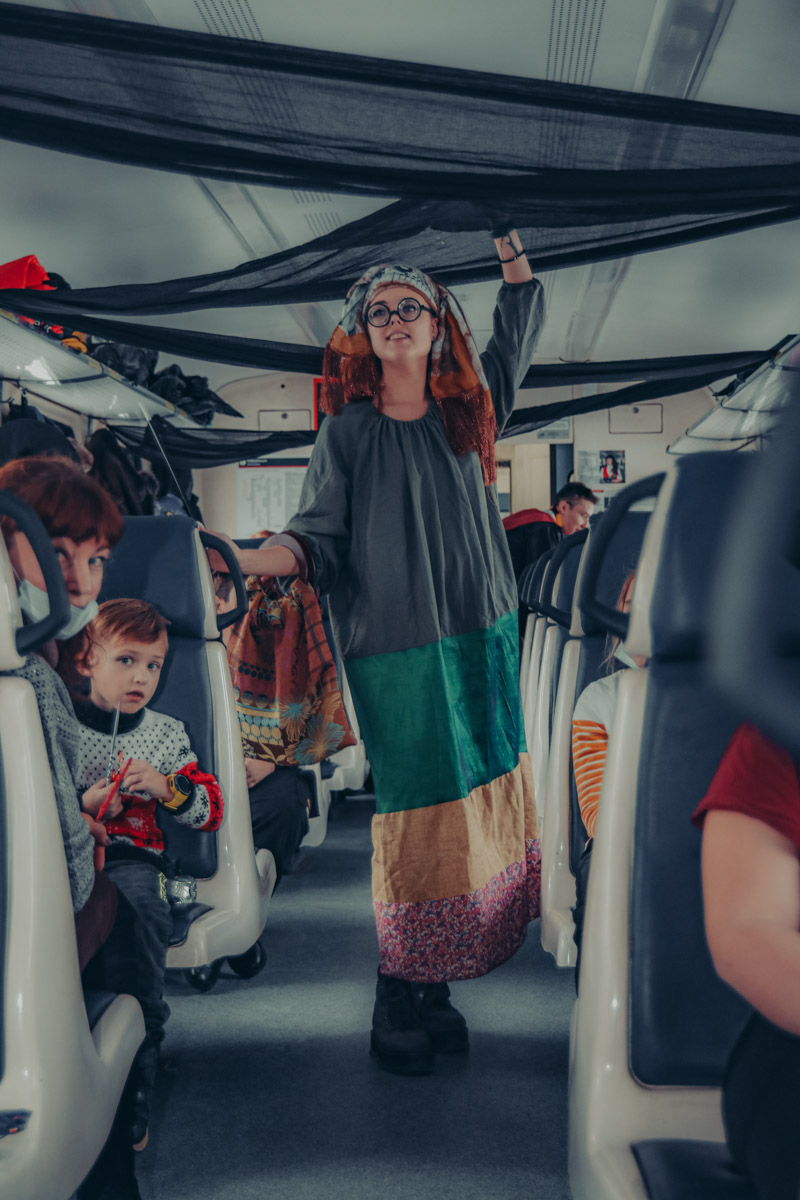 Настоящие фанаты Поттерианы, ликуйте! Сова с письмом из школы чародейства сбилась с маршрута и затерялась меж серых многоэтажек спальных районов. Однажды она доберется до Владимира с зажатым в клюве письмом. Например, в феврале, когда до Коврова можно будет добраться на «Хогвартс-экспрессе». Это не шутка.