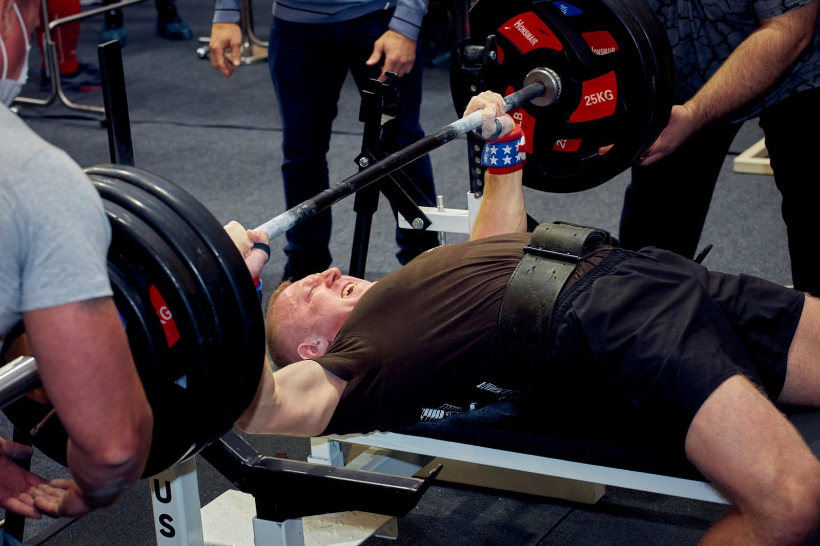 Стремясь быть физически развитым человеком, Ярослав Холод немного переусердствовал и стал чемпионом мира! О воле к победе, несмотря на боль и прочие сложности, а также о нюансах русского жима позитивный атлет рассказал в интервью для «Ключ-Медиа».