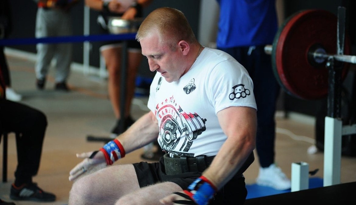 Стремясь быть физически развитым человеком, Ярослав Холод немного переусердствовал и стал чемпионом мира! О воле к победе, несмотря на боль и прочие сложности, а также о нюансах русского жима позитивный атлет рассказал в интервью для «Ключ-Медиа».